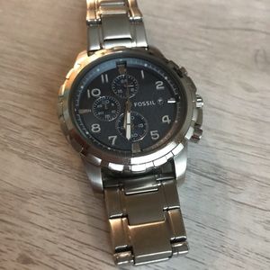 Men’s blue-gray face fossil